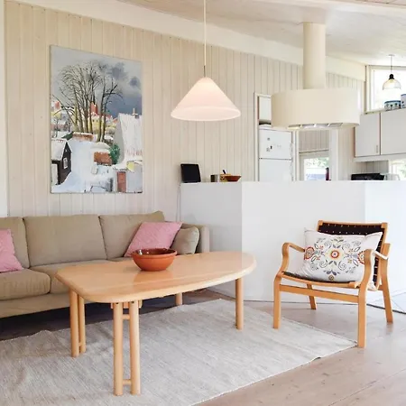 Three-bedroom Holiday In * Humble