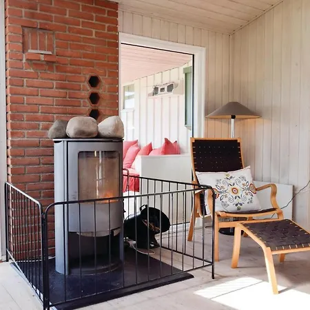 Three-bedroom Holiday In * Humble