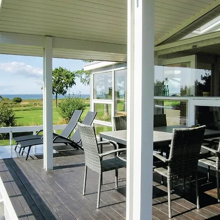 Dom wakacyjny Three-bedroom Holiday In *